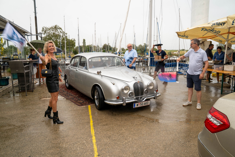 Oldtimer-Fahrt: Abfahrt in Oggau am See