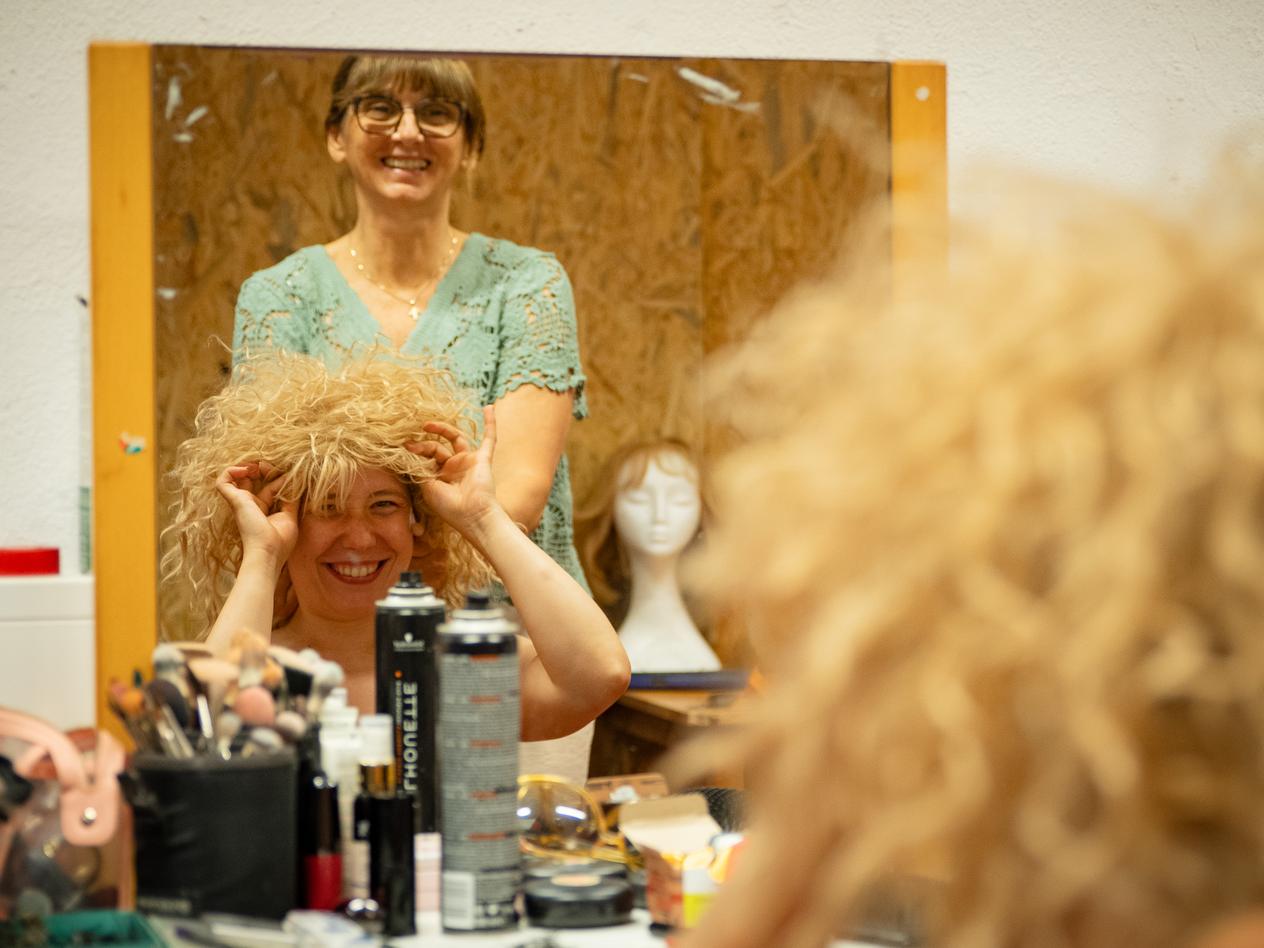 Vorbereitung der Schauspielerin in der Maske