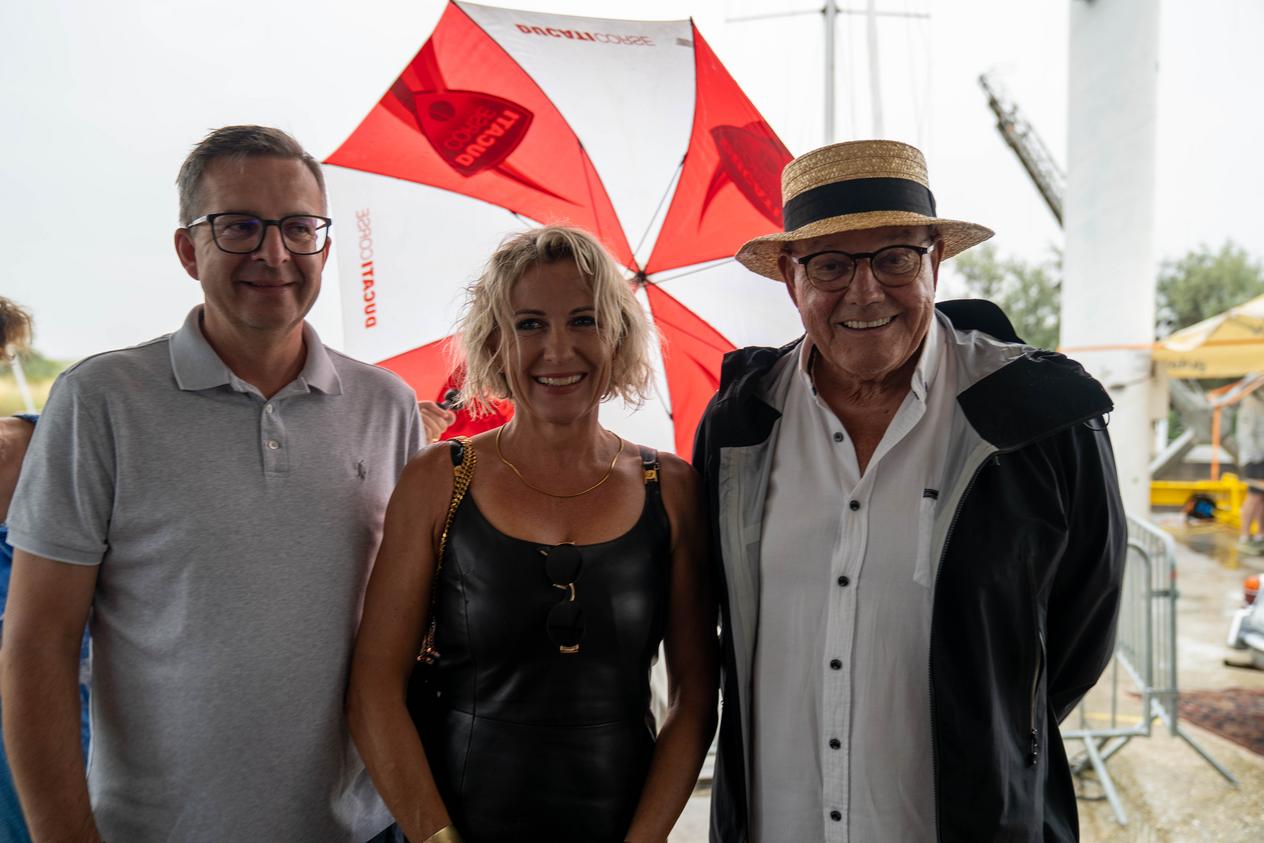 Wolfgang Böck mit Marie-Luis Butterfly und Bgm. Thomas Schmid